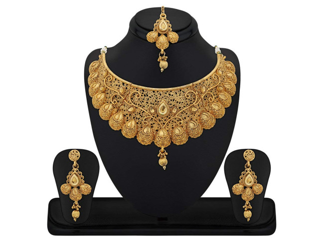 Sukkhi Glamorous Gold Plated Choker Necklace Set Combo For Women :  : Jewellery